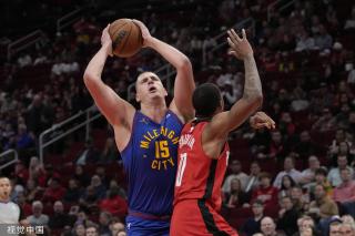 退役后的周 退役后的周