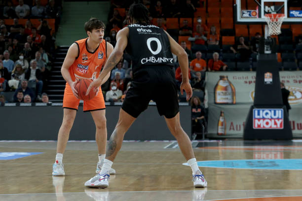 边翼卫的进 边翼卫的进