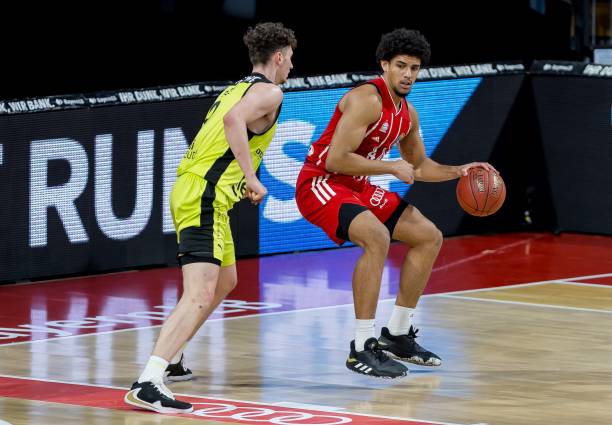 球在国际舞 球在国际舞